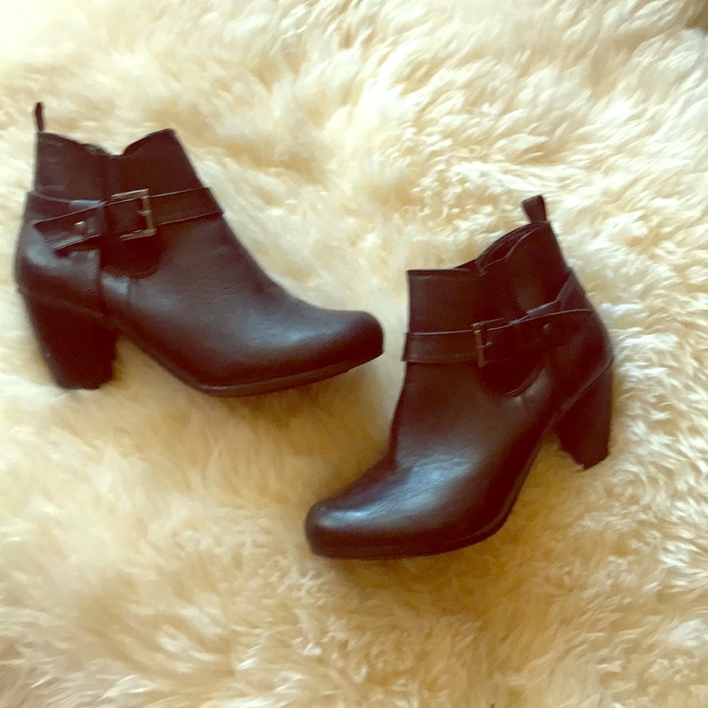 Black ankle boot shoes
